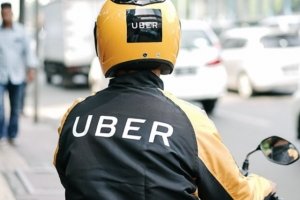 Uber trata de engañar a los poblanos; no tiene permiso de traslado en moto a usuarios