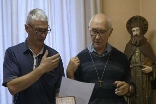 Misión contra el mal: exorcista belga que combate demonios y rompe clichés